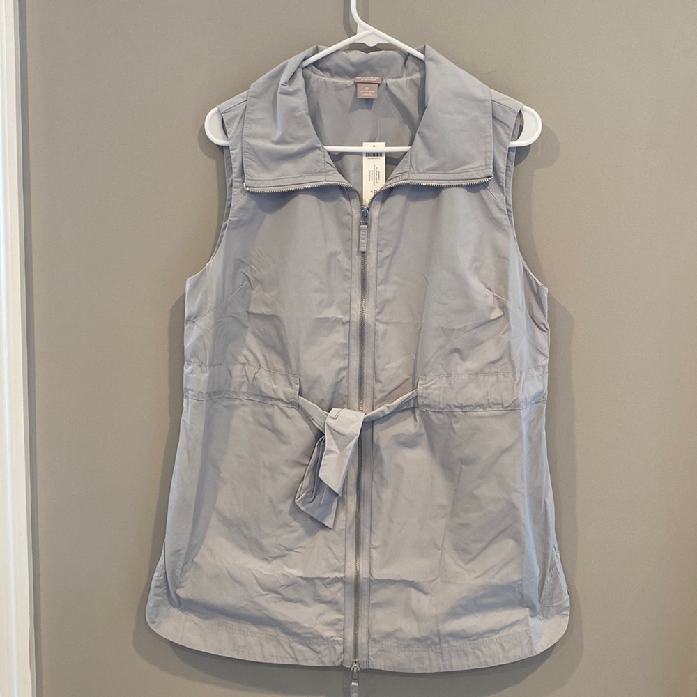 Chico’s Zenergy Tie Front Vest Petite - 1P in dove gray- NWT